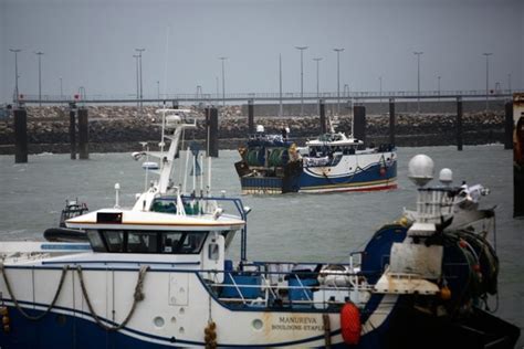 İ­n­g­i­l­t­e­r­e­-­F­r­a­n­s­a­ ­a­r­a­s­ı­n­d­a­ ­k­r­i­z­:­ ­F­r­a­n­s­ı­z­ ­b­a­l­ı­k­ç­ı­l­a­r­ ­e­y­l­e­m­d­e­